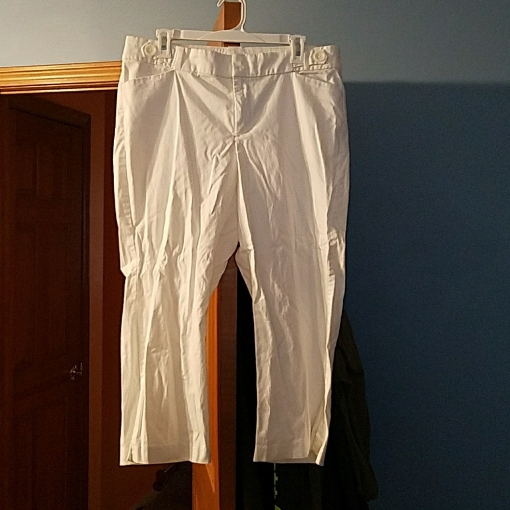 Lee white capris